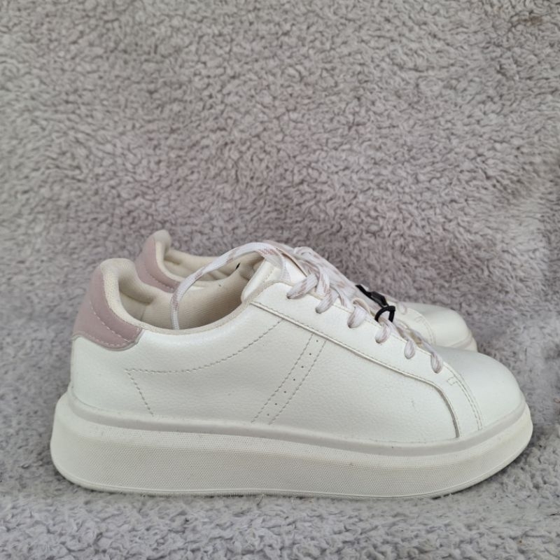 PULL&BEAR SEPATU SNEAKERS PUTIH BARU ASLI ORIGINAL