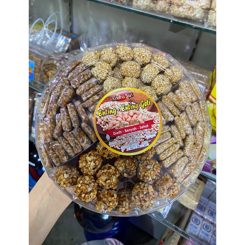 

TERBATAS ENTING ENTING GETI KACANG MIX WIJEN KRIDHASARI 575GR OLEH OLEH KHAS BLITAR