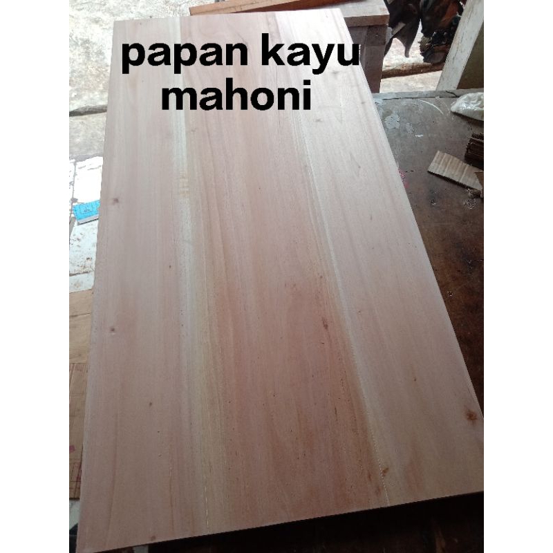 Papan kayu mahoni