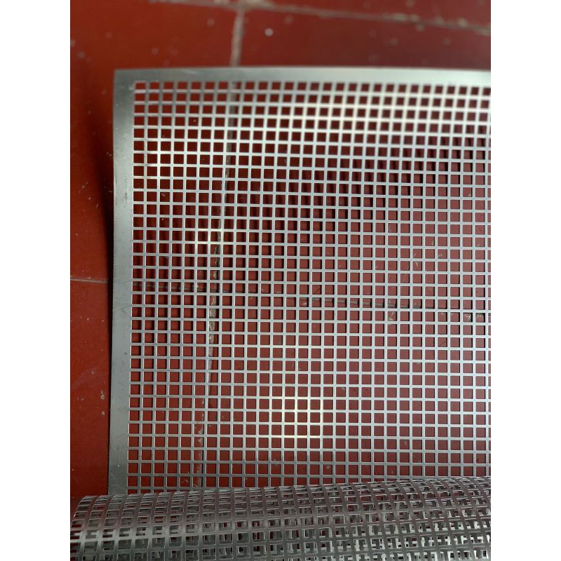 Plat Ram Besi Lembaran Lubang Kotak 1,2 x 2,4 meter