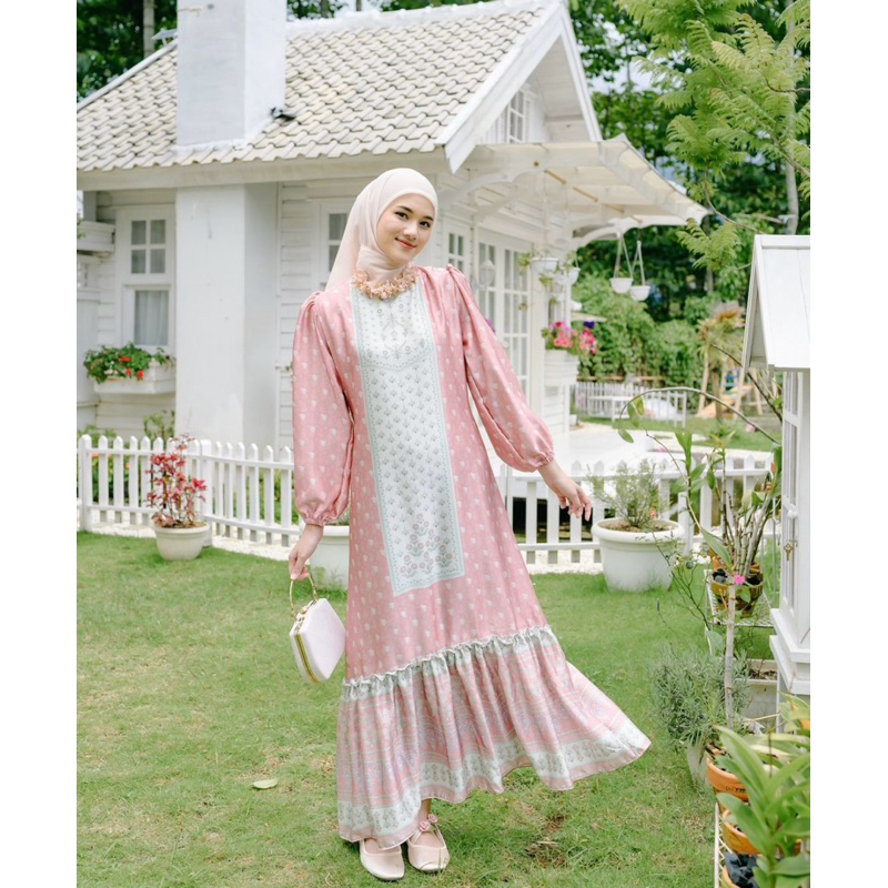 MADEENA DRESS BABY PINK by HAIDEEORLIN