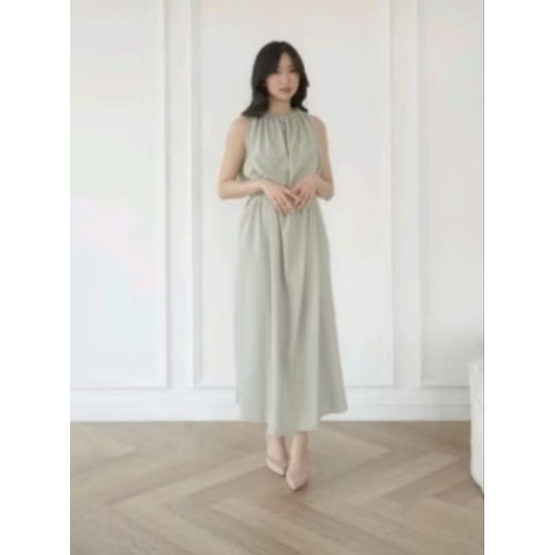 Dress wanita sleeveless maxi dress ruffle in sage green