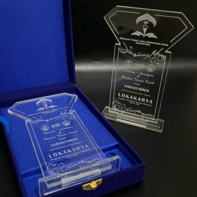 PLAKAT AKRILIK CUSTOM BENTUK BERLIAN / DIAMOND