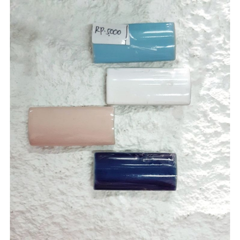 LIS KERAMIK GRANITE KUKU MACAN 5 CM POLOS PUTIH PINK BIRU