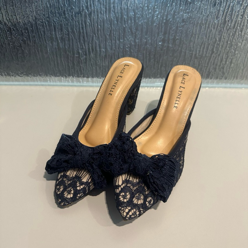 𝙋𝙍𝙀𝙇𝙊𝙑𝙀𝘿 Lace Lynelle Aileen Navy Bow Lace Mules Heels Shoes Party Heels Renda Mewah Wanita