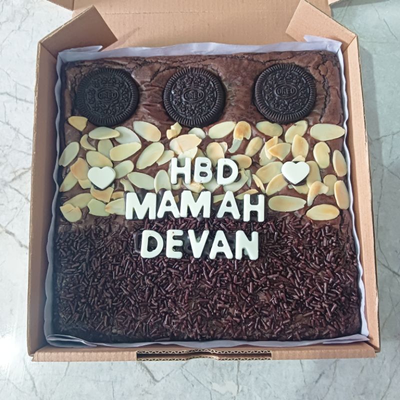 

SIGNATURE LARGE BROWNIES