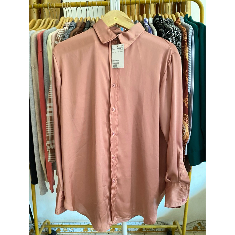 kemeja HnM oversize satin