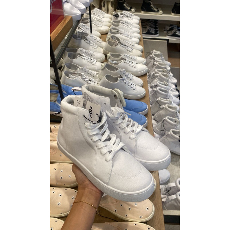 READY Sepatu putih tinggi Rubi 100% ori counter