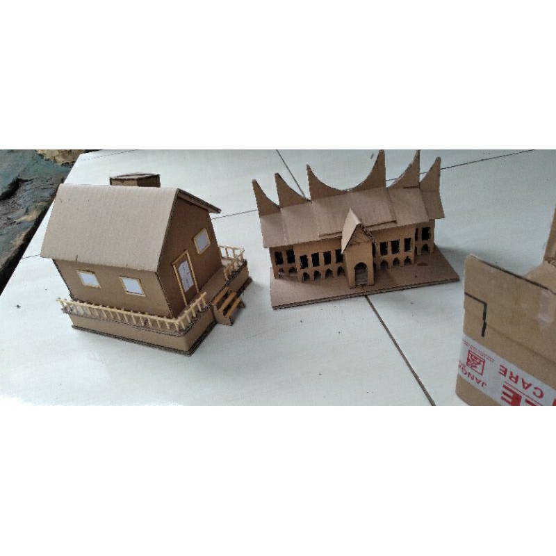 miniatur rumah bahan kardus