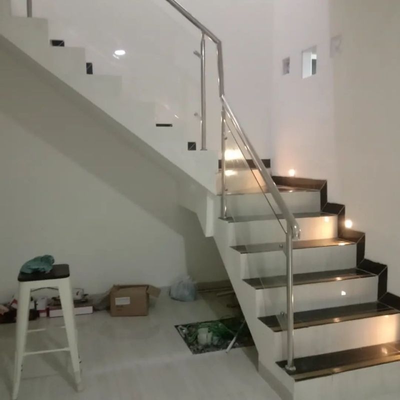 Railing Tangga Kaca Stainless Steel Modern