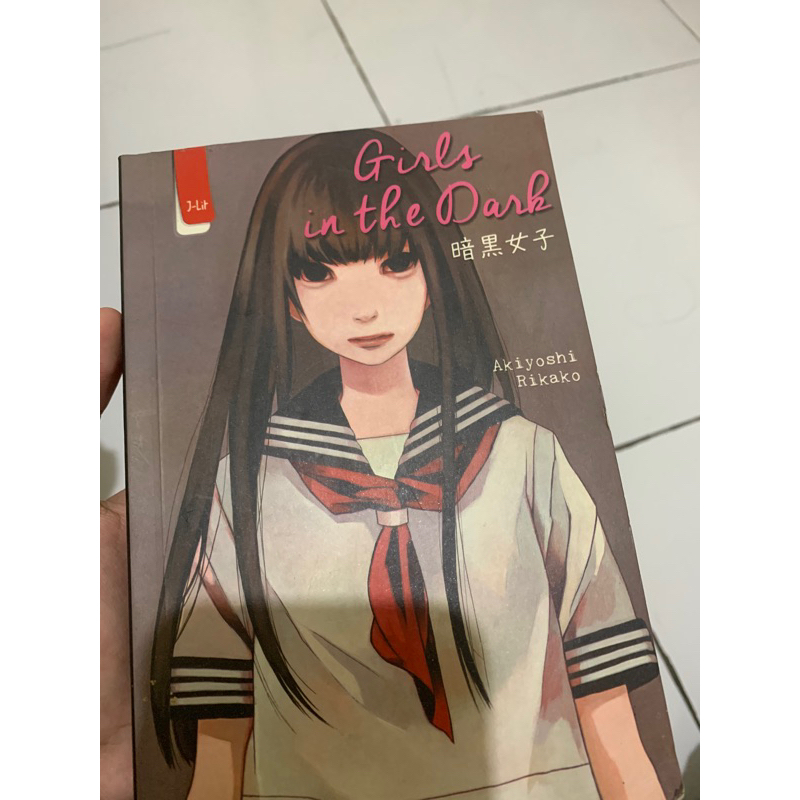 Preloved Girls in the dark