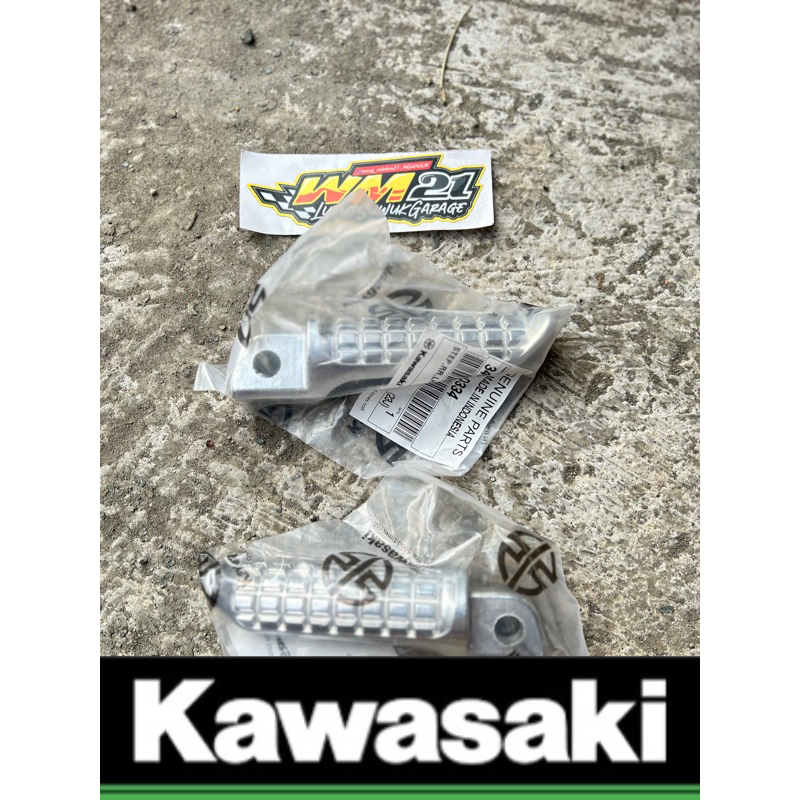 BESI Pijakan Step Foot Step Belakang Ninja RR ORIGINAL KGP New Old Original Kawasaki PIJAKAN STEP BE