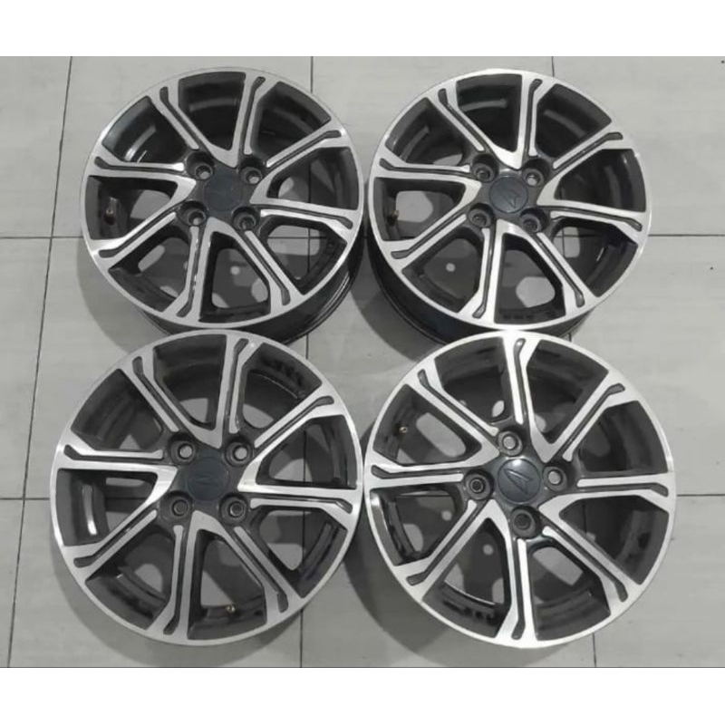 Velg pelek mobil Second murah oem daihatsu sigra R 14 bisa untuk agya ayla calya Karimun