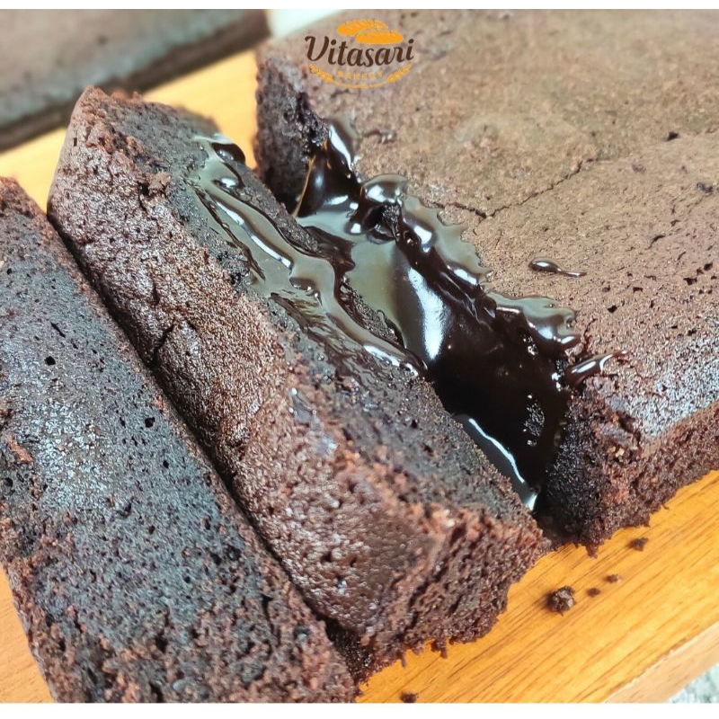 

Bronis panggang vitasari bakery - kue coklat - brownies lumer chocolava