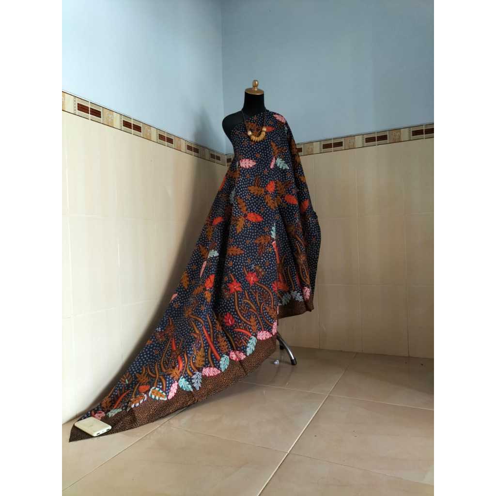 Kain batik tulis Pamekasan Madura seri warna biru navy