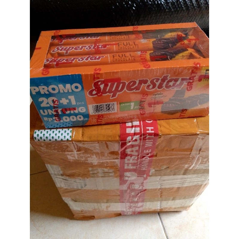 

WAFER COKLAT SUPERSTAR TRIPLE CHOCOLATE BOX 20 PCS x 16 GR KEMASAN TERBARU￼