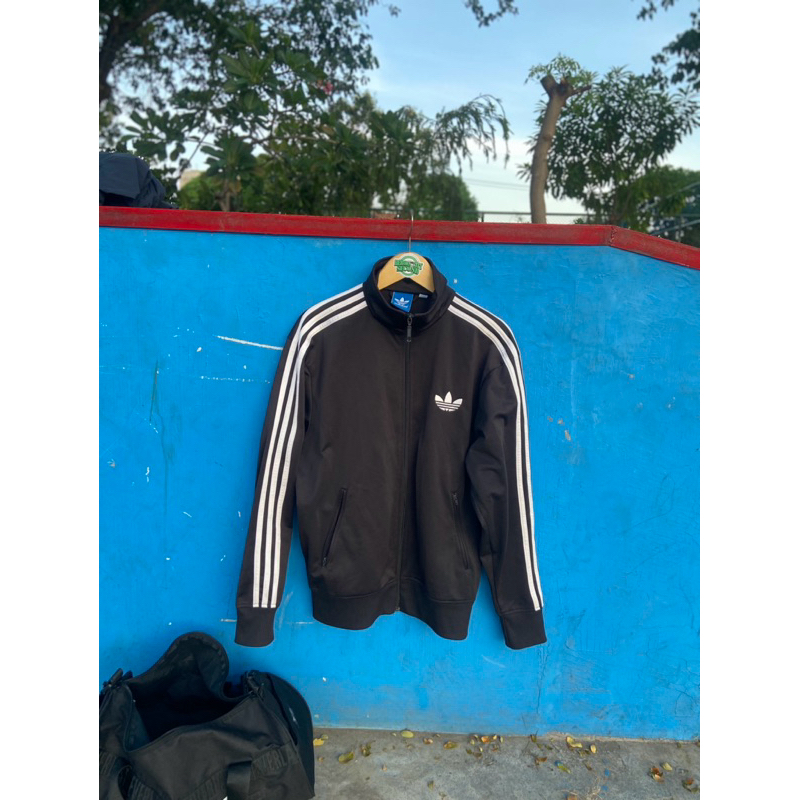 tracktop adidas firebird black