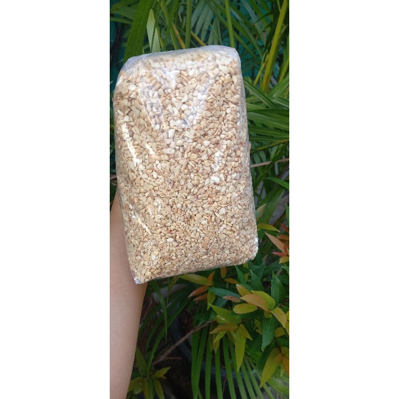 

Kacangmede menir/cacah mentah lebih besar dan putih(BB2)