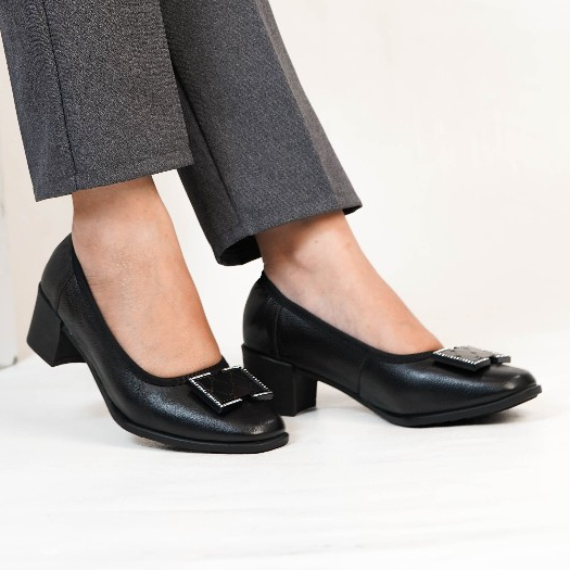 Pollux Monday WPOEN 42 Sepatu Pantofel Hitam Kerja Wanita