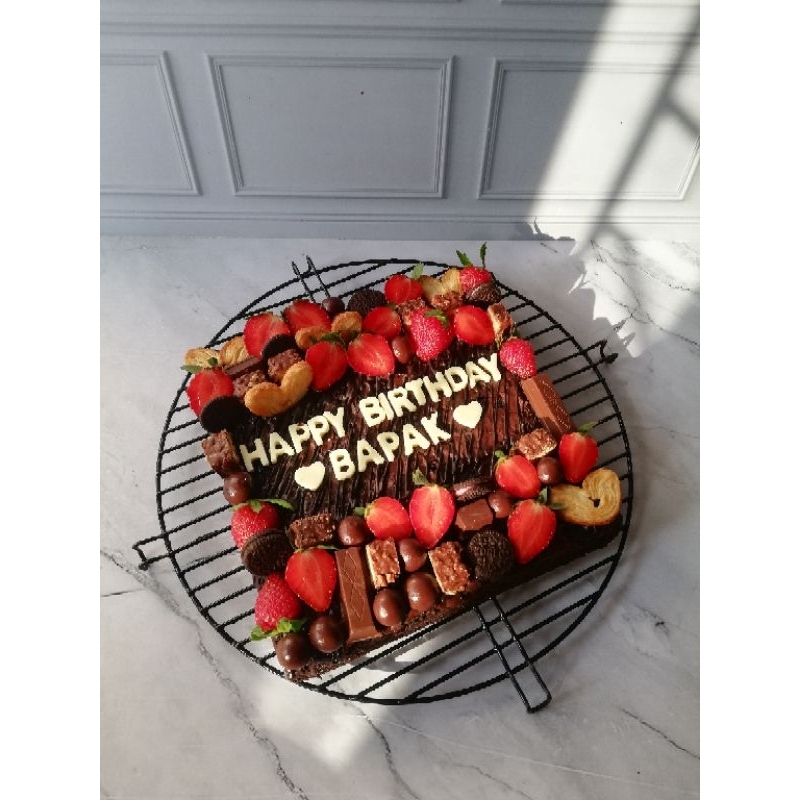 

BROWNIES HIAS 20X20CM DESAIN C