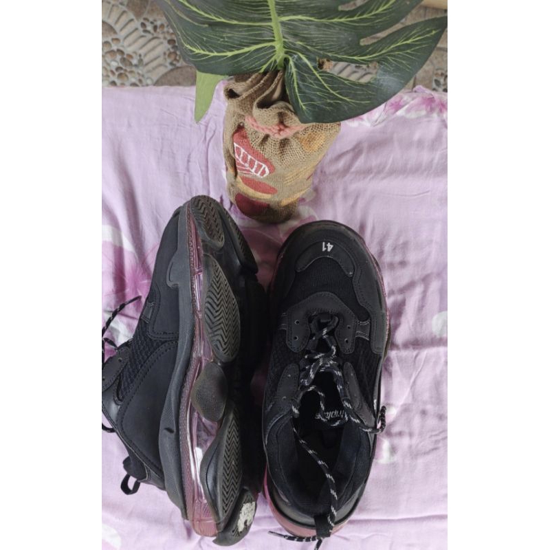 sepatu second branded merk balenciaga