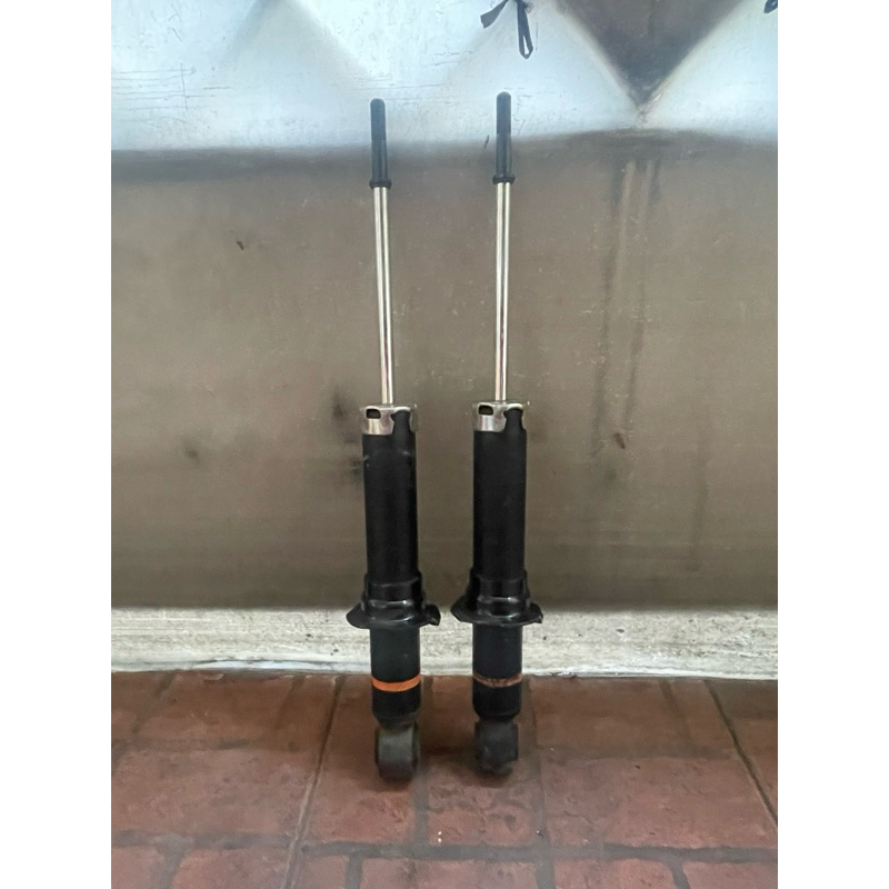 shockbreaker belakang Toyota sienta