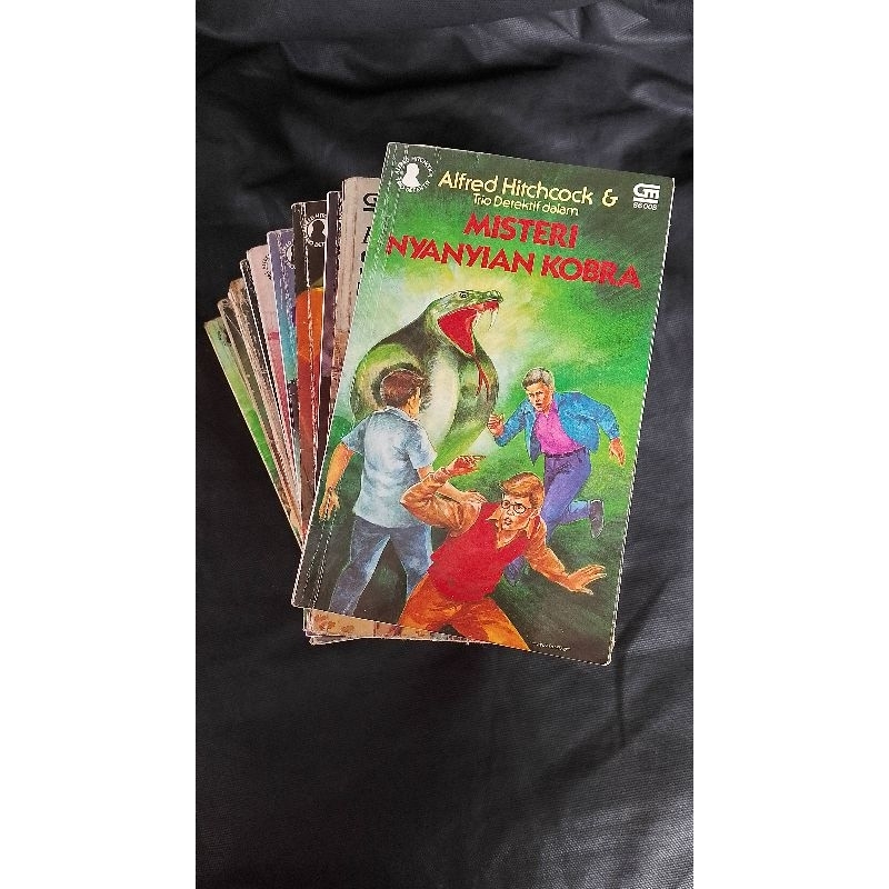 BUKU ALFERD HITCHCOCK & TRIO DETEKTIF