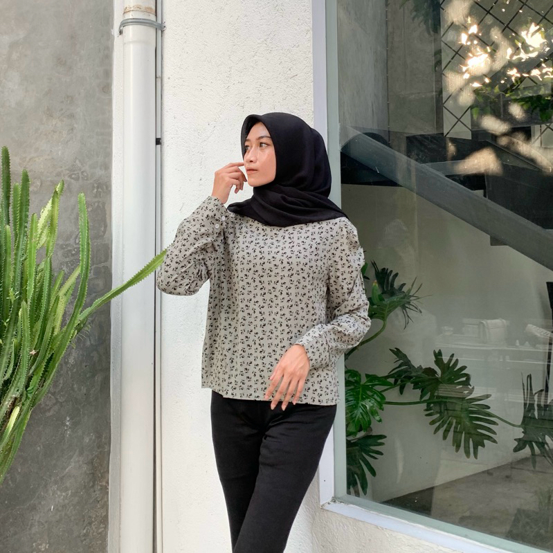 GEETA • Moza Blouse / Atasan wanita model korean look dengan motif bunga dan lengan kerut