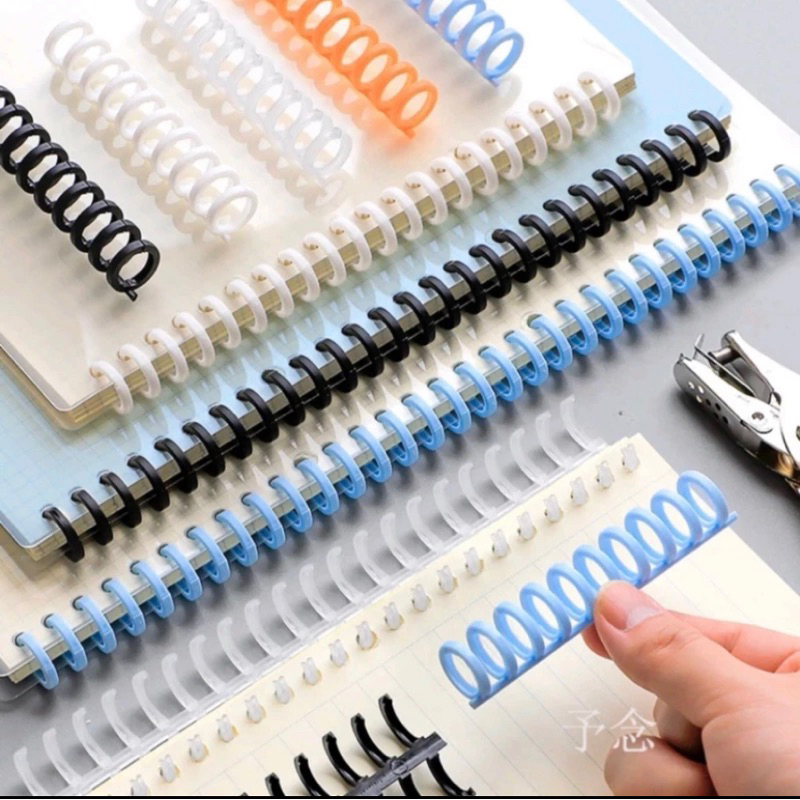 

Binder Plastik/ Plastic Binder Binding Strip / Spiral Ring Pastel Lucu Binding Strip Ring Binder DIY/HARU Ring Binder Plastik Spiral 30 Lubang Untuk Loose-leaf paper A4 B5 A5 A6 A7