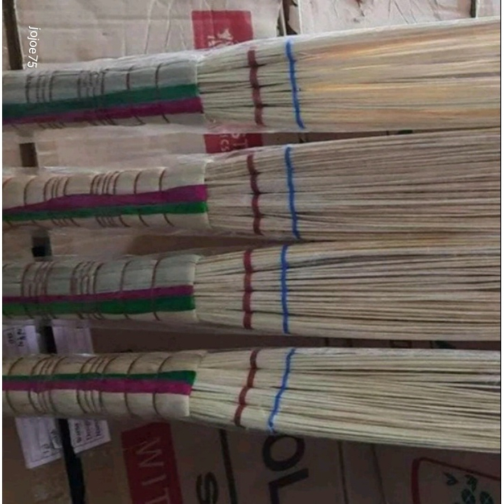 Sapu Tebah / Sapu Lidi Kasur / Sapu Penebah Kasur / Sapu Lidi Putih / Sapu Pembersih Kamar Tidur