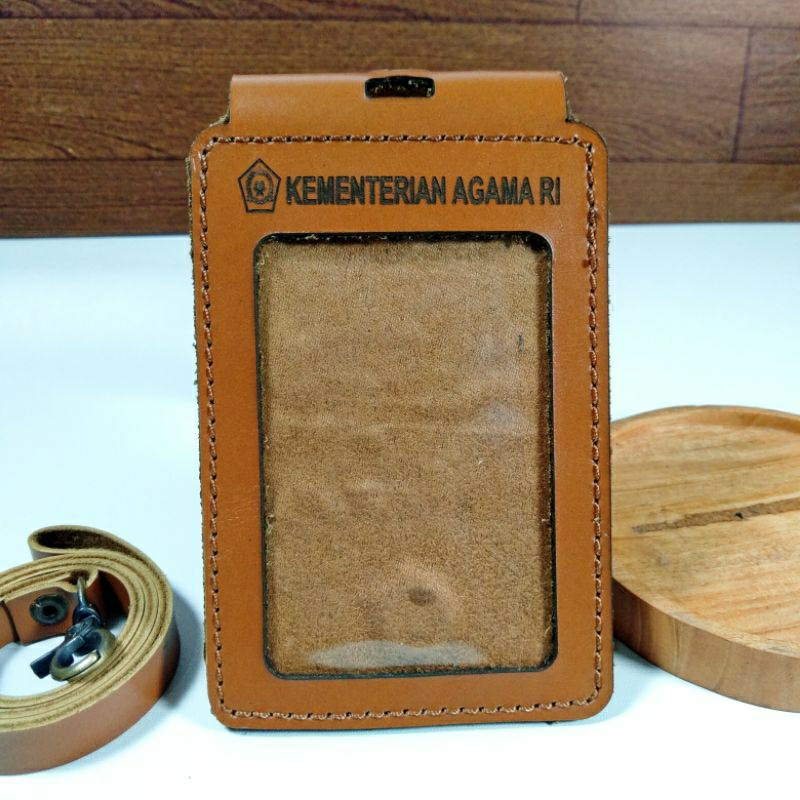 

NAME TAG /ID CARD HOLDER 3 SLOT MAGNET DARI KULIT ASLI