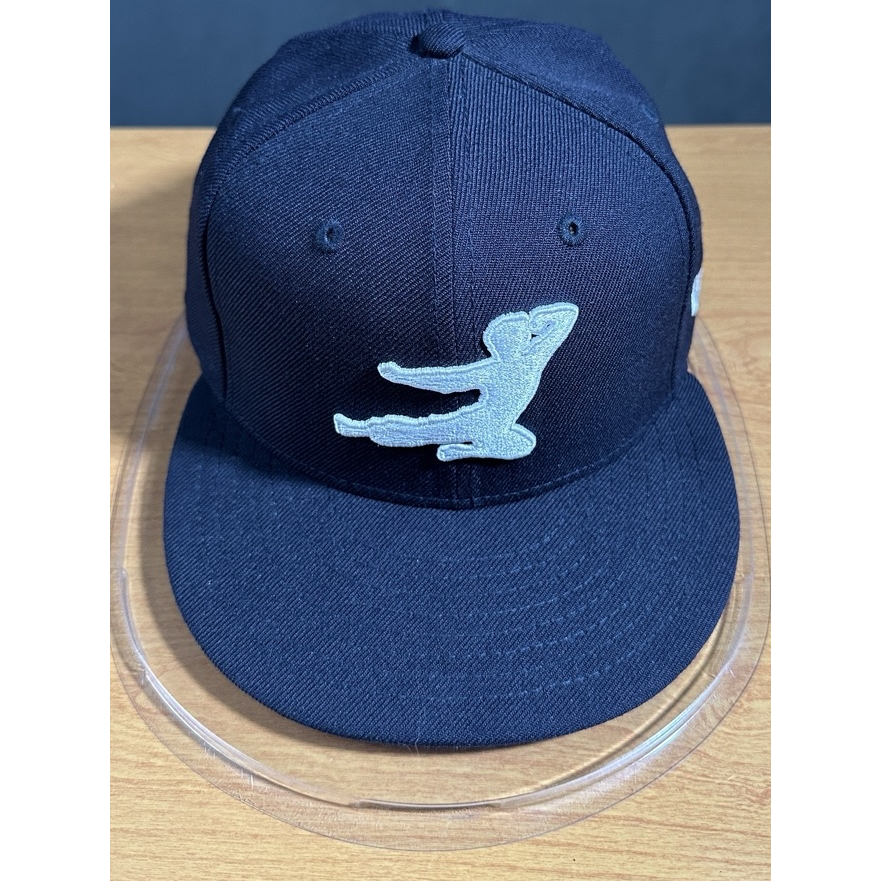 Topi New Era x Bruce Lee Jun Fun Gung Fu 9fifty Medium - Large