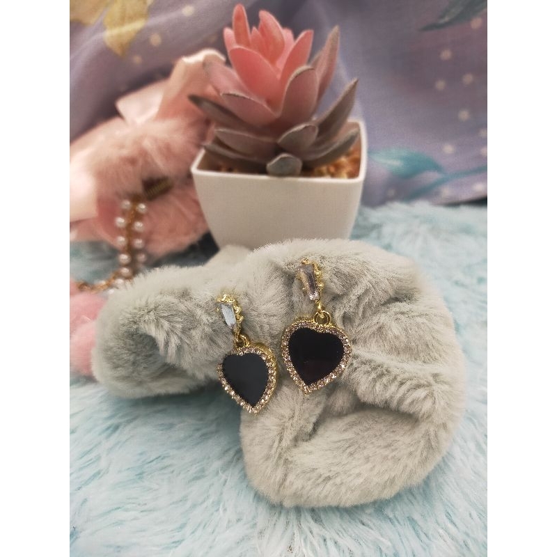 Anting Tusuk Gantung Bentuk Hati