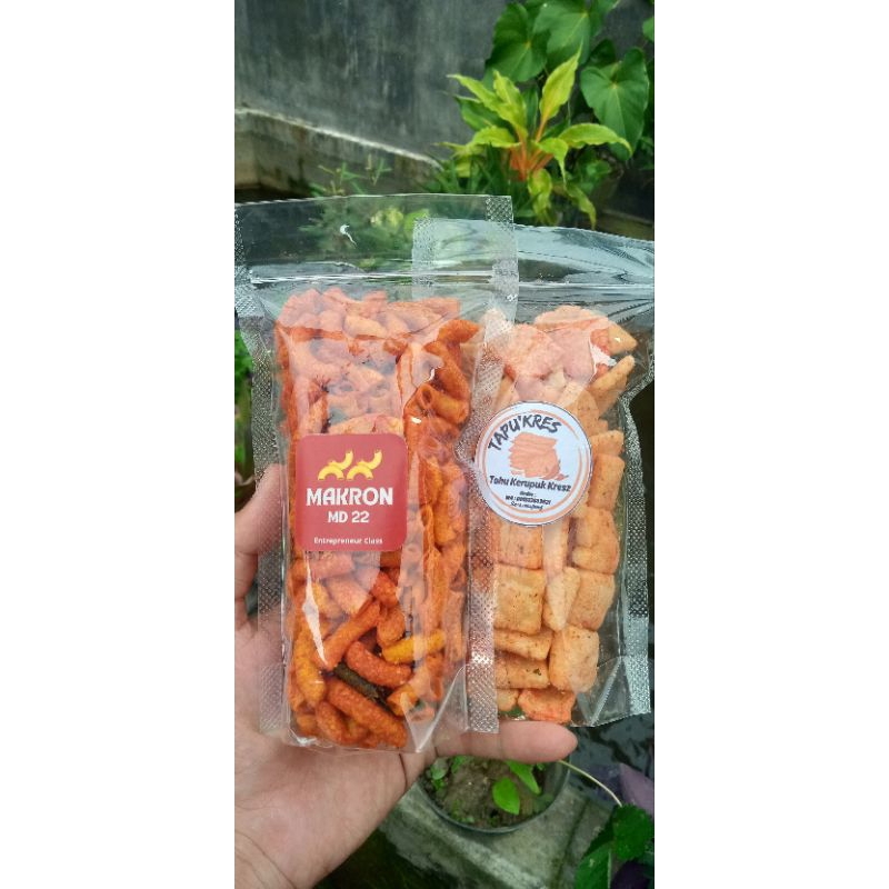 

Makaroni Pedas Daun Jeruk dan Krupuk Tahu Pedas Daun Jeruk