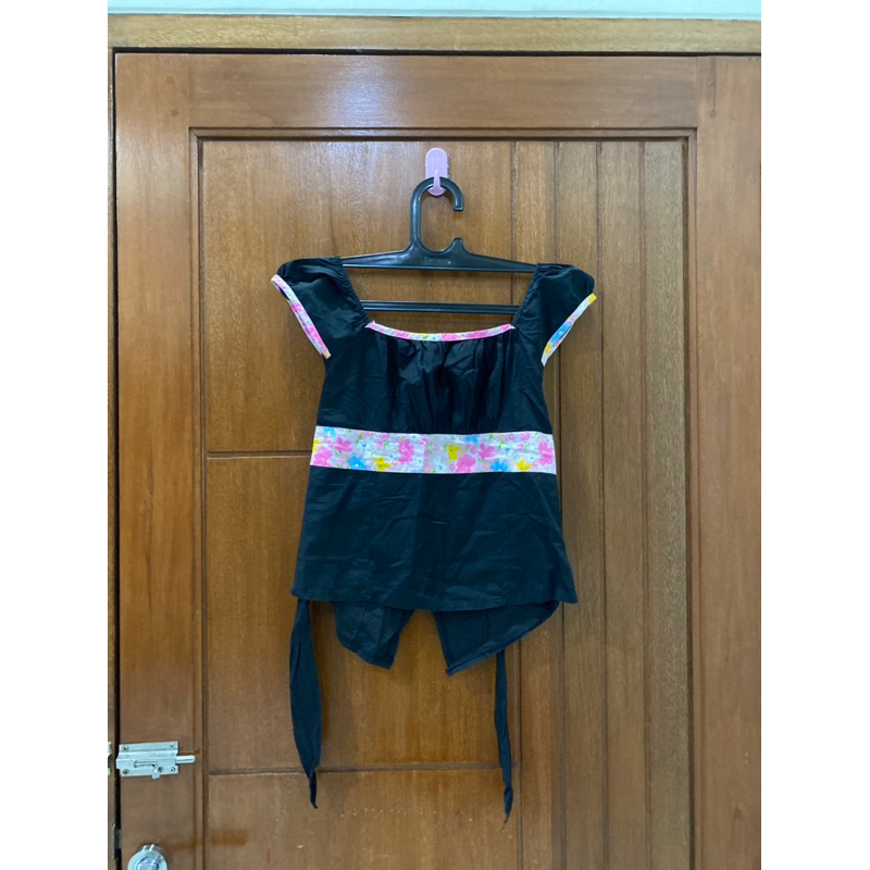 PRELOVED Baju atasan wanita hitam lengan pendek