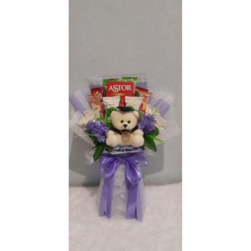 

Bouquet Wisuda Boneka + makanan