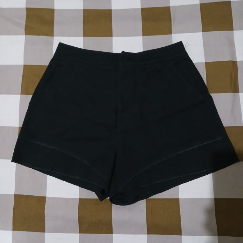 preloved herell basic black hotpants