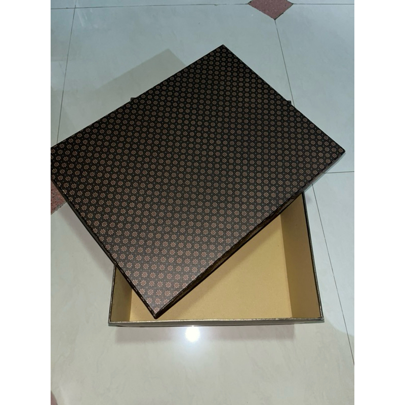 

Box Kado Besar coklat