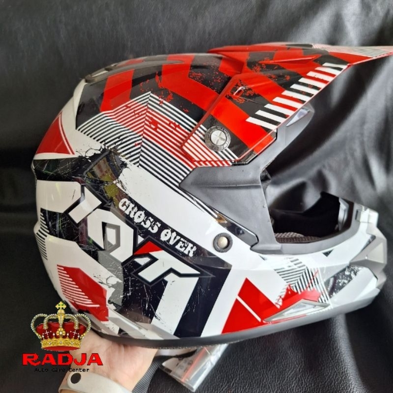 Helm motor KYT Merah