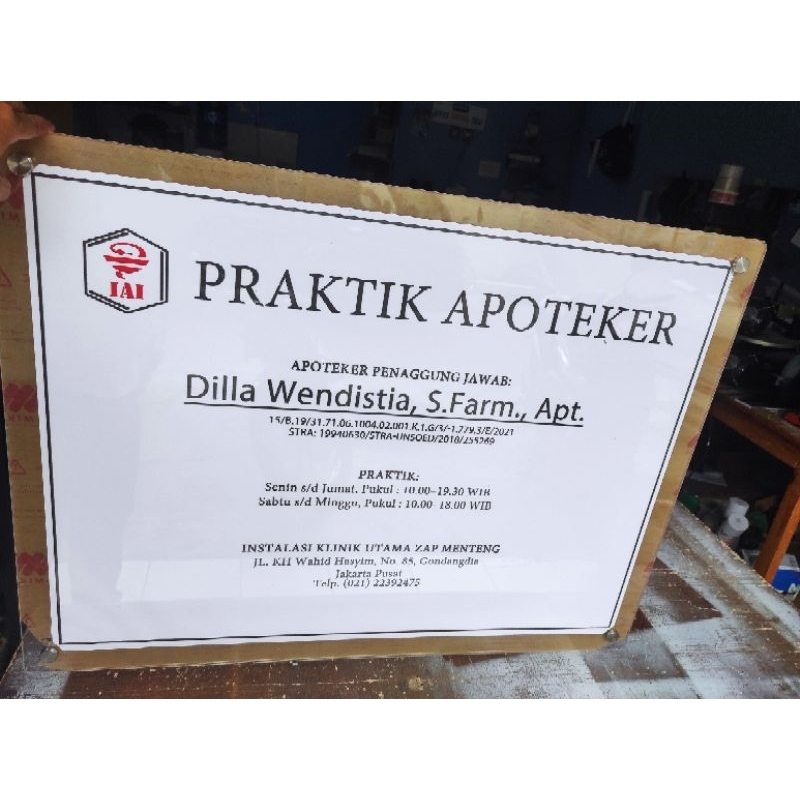

AKRILIK PAPAN PRAKTIK DOKTER / APOTEKER UKURAN 80X60CM
