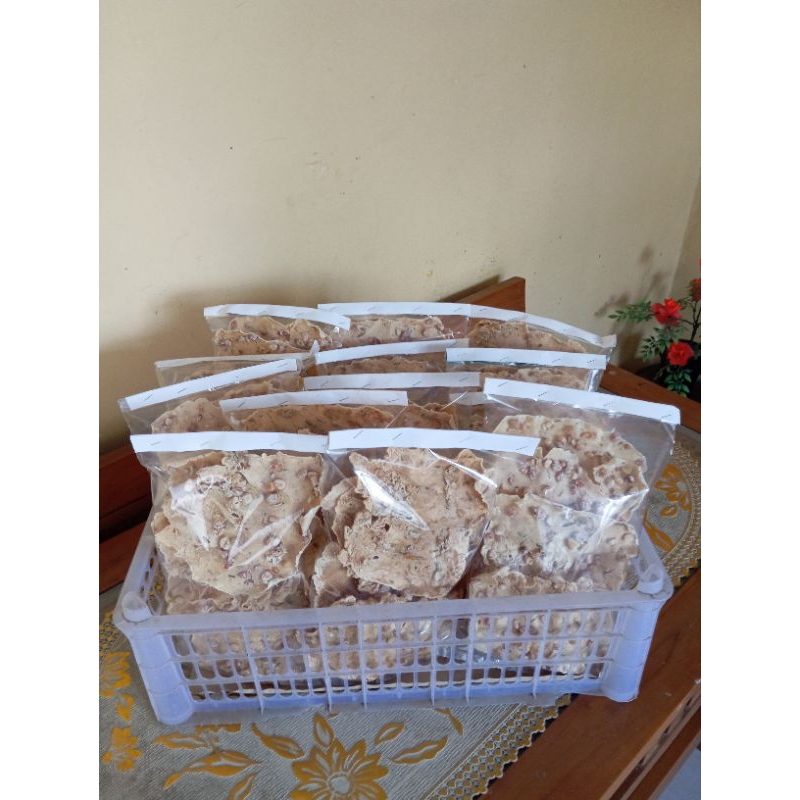 

REMPEYEK DAUN JERUK VARIAN KACANG, TERI, KEDELAI RENYAH