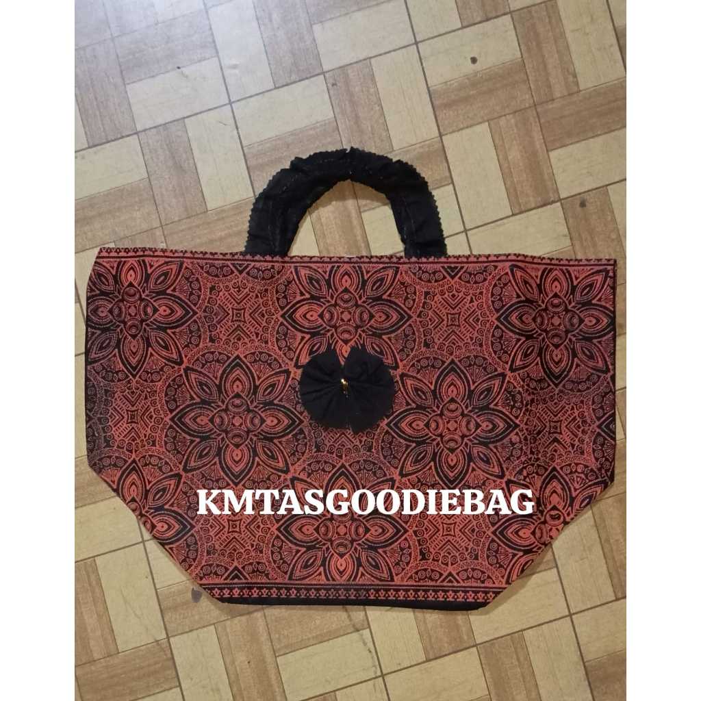 

Tas Syahrini 22x22 Cm / Hajatan / Furing / Laken / Spunbond / Goodiebag / Berkat / Syukuran