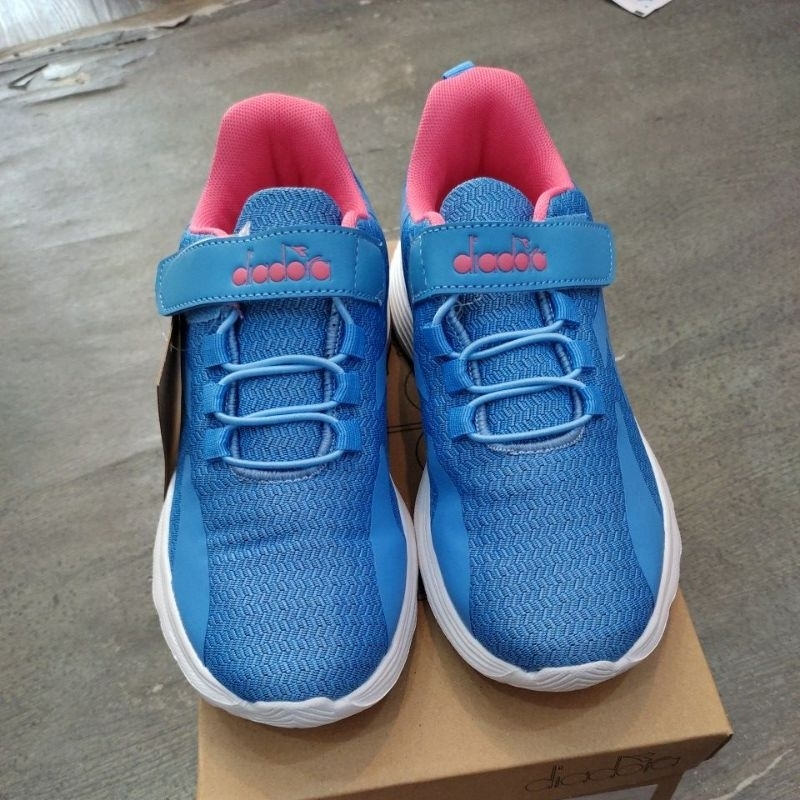 Sepatu Gino (JR)