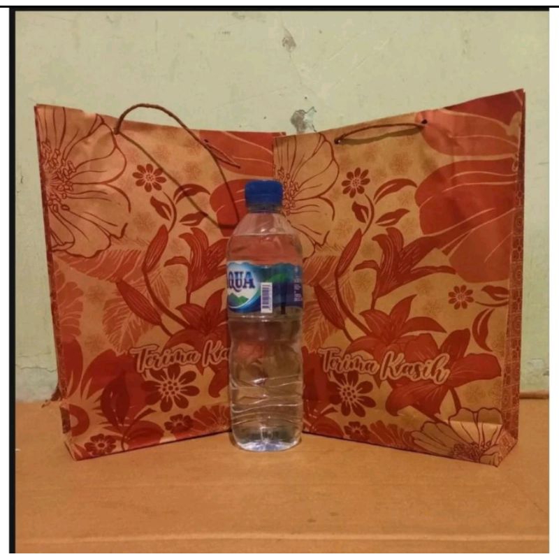 

100 pcs paper bag besar 2 warna ukuran 28 x 22 x 6 cm
