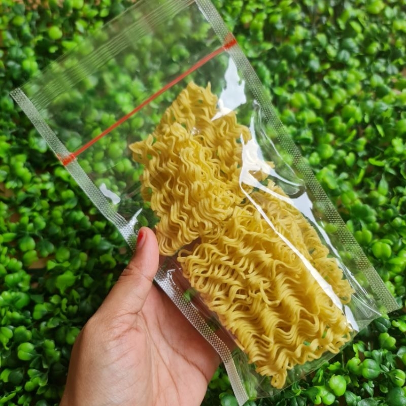 

Mie kuning kering-mie toping boci/cuanki/seblak