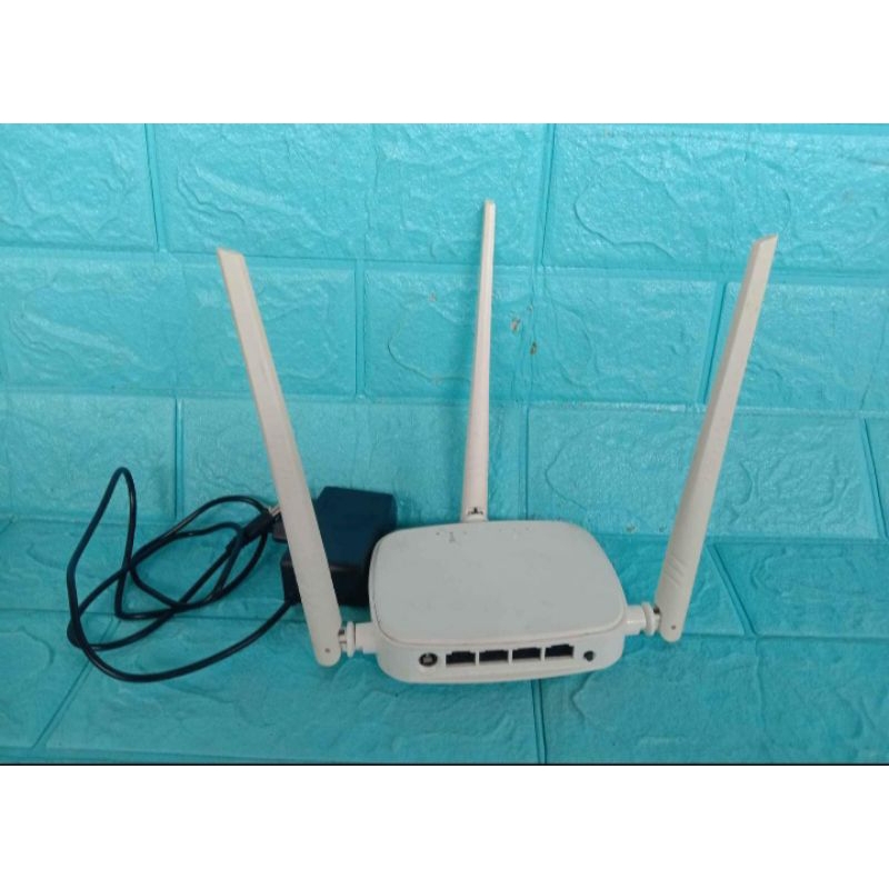 Tenda N318 Router Wifi Repeater 3 Antena Up To 300mbps Bonus Adapter