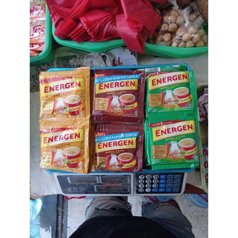 

Energen sereal dan susu all varian 1 renteng isi 10 sachet, rasa cokelat 34gr rasa kacang hijau 35gr dan champion 35gr sereal dan susu bersinergi