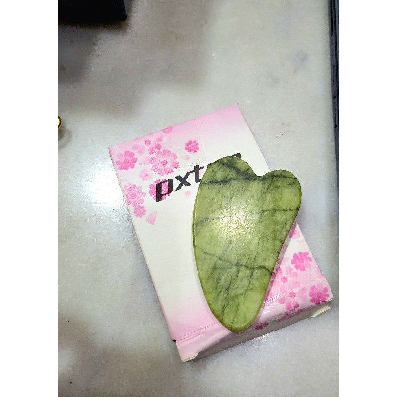 guasha dan jade roller