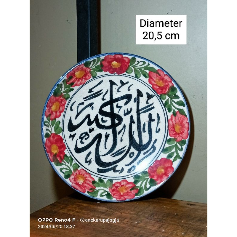 Piring keramik lukis motif kaligrafi untuk dekorasi hiasan dinding