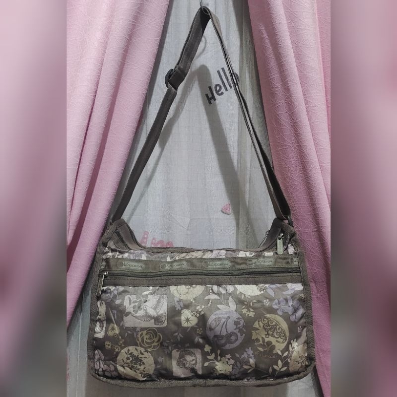 sling bag wanita. sling bag preloved lesportsac.